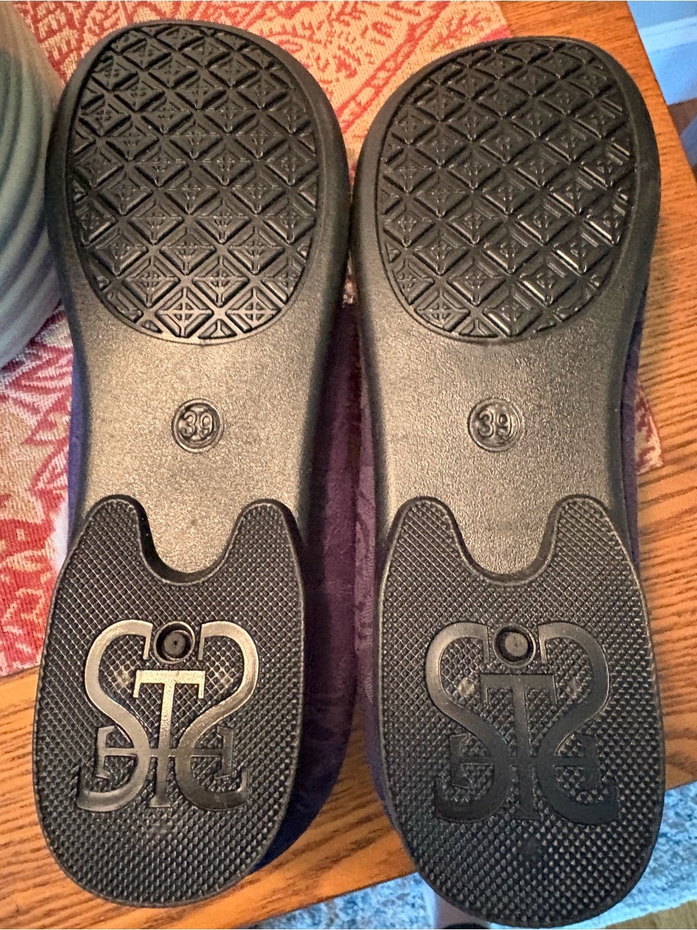 Plush-Lined Floral Embroidered Slip-On Slippers - Navy - Picture 5 of 6